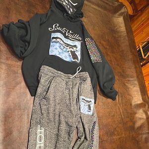 LOUIS V 2 PIECE UNISEX OUTFIT BARELY USED